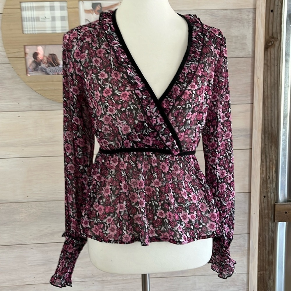 🆕 Francesca's Pink Flower Top M